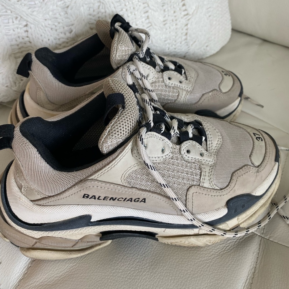 Balenciaga triple S gray